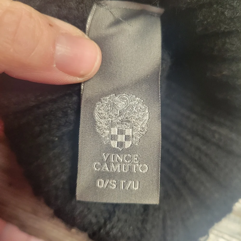 Vince Camuto NWOT One Size‎ Dark Gray Pom Pom Unisex Winter Hat